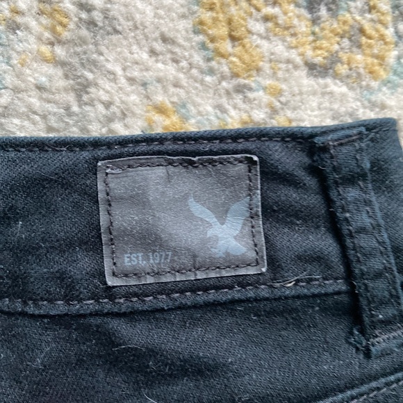 Barely worn; A great alt for Levi’s denim shorts - Picture 3 of 4